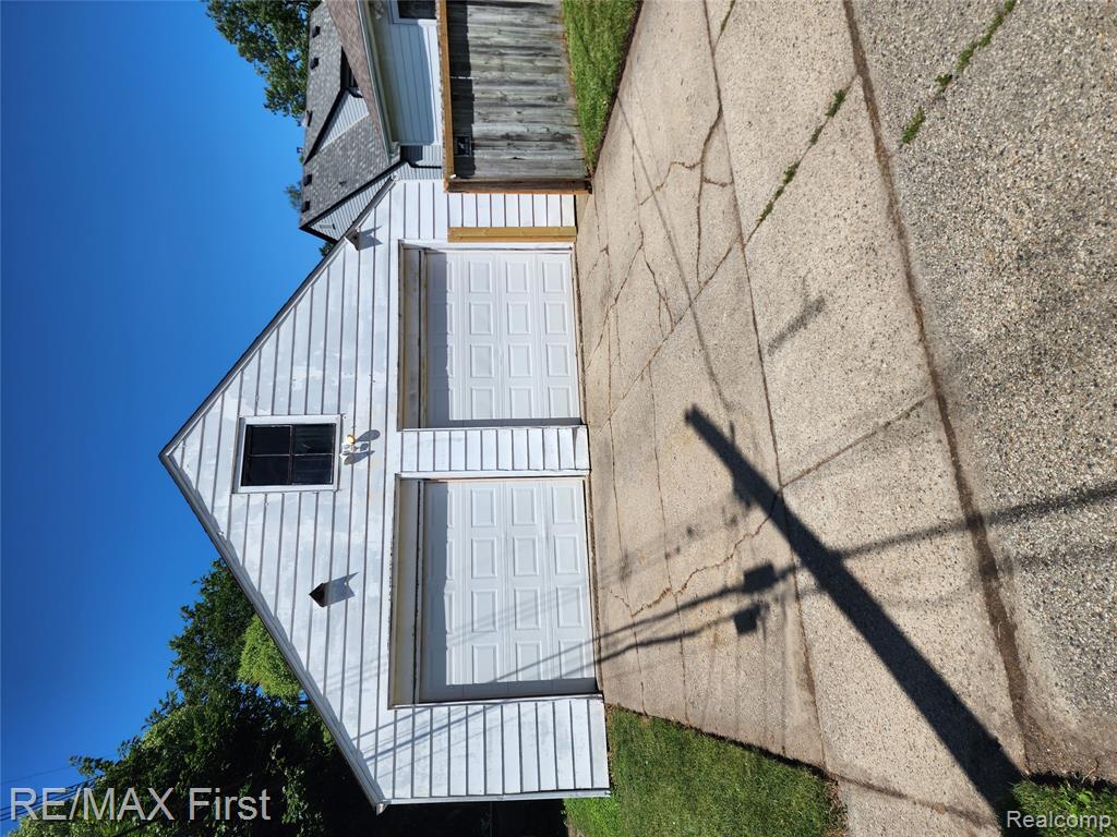 995 Lakeview Street, Waterford, MI 48328 — Photo 15