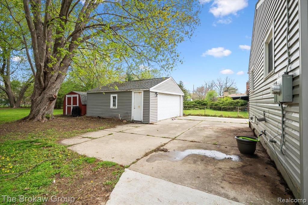 4145 HILLCREST Drive, Warren, MI 48092 — Photo 10
