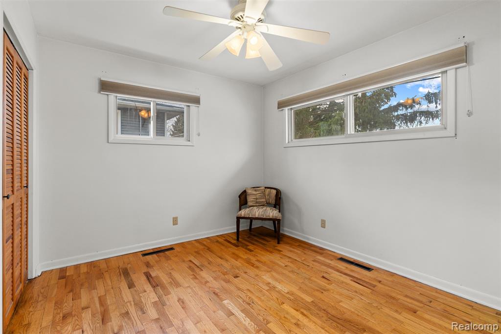 428 Sunnyside Drive, Flushing, MI 48433 — Photo 11