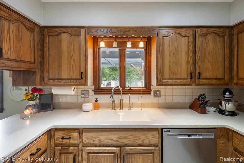 54675 Romeo Plank Road, Macomb, MI 48042 — Photo 17