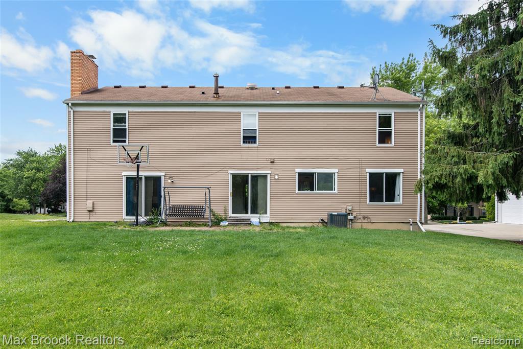 5484 Kingsfield Drive, West Bloomfield, MI — Photo 40