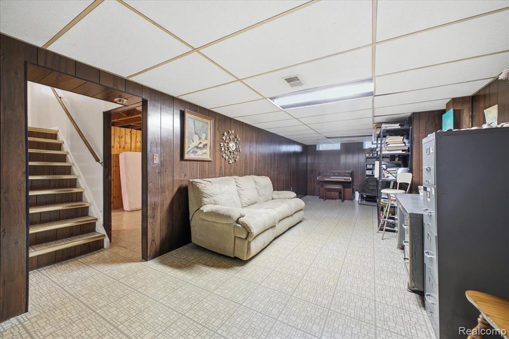 523 Tilmor Drive, Waterford, MI 48328 — Photo 25