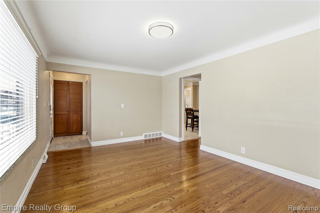 6545 Robindale Avenue, Dearborn Heights, MI 48127 — Photo 5