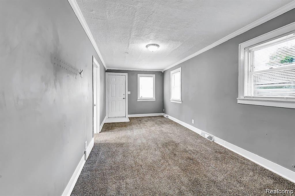 8676 Robindale Avenue, Dearborn Heights, MI 48127 — Photo 16