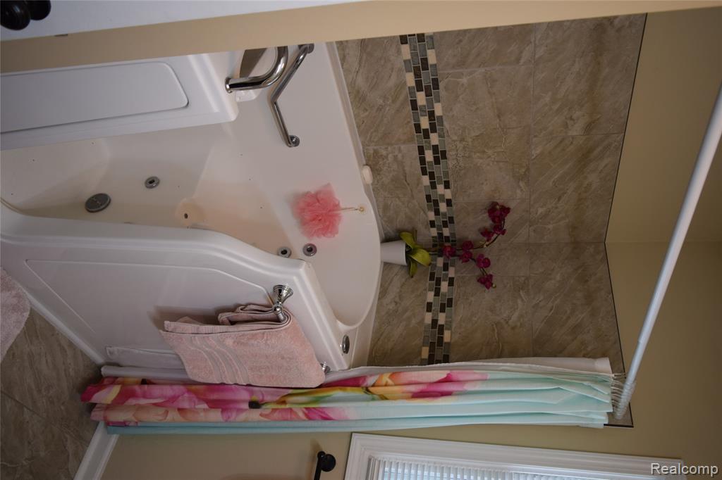 7448 Miller Road, Swartz Creek, MI 48473 — Photo 18