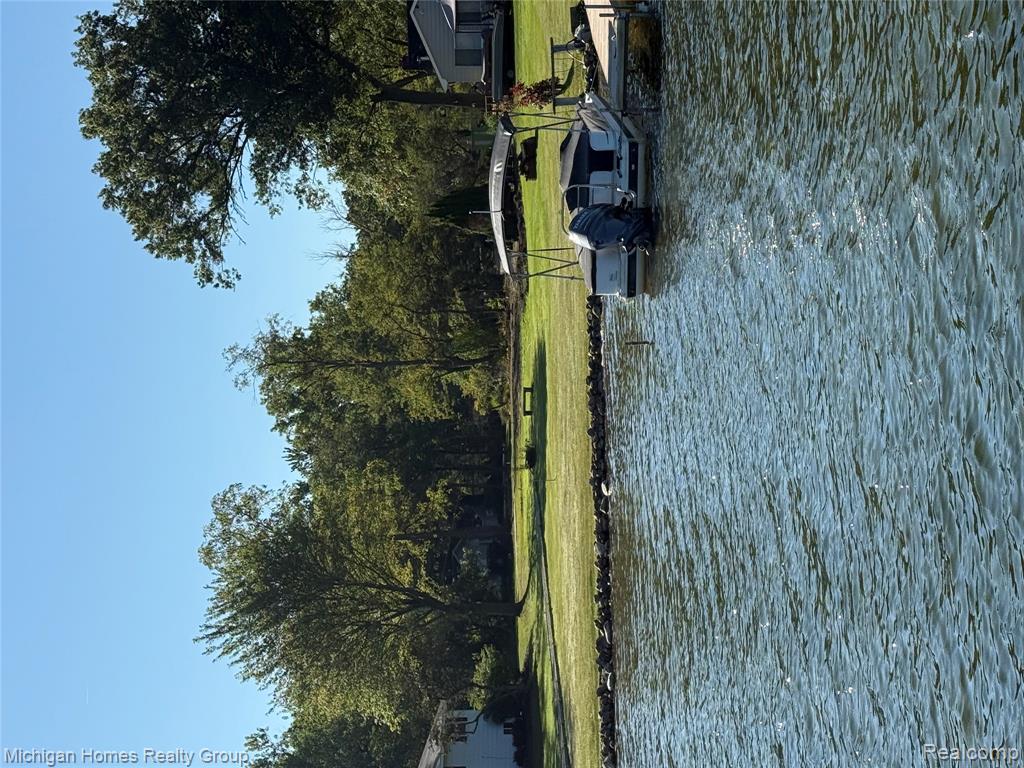 2910 Loon Drive, Wixom, MI — Photo 15