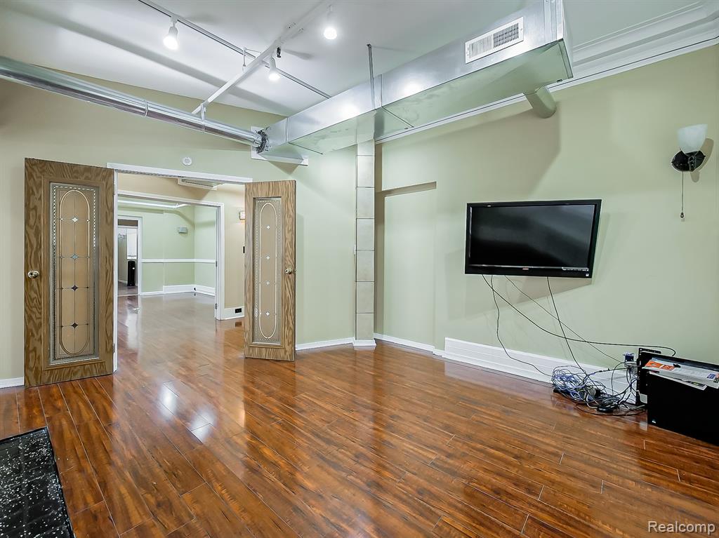 491 E GRAND Boulevard - Photo 5
