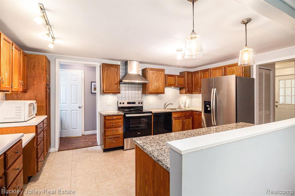 55755 PONTIAC TRAIL Court, New Hudson, MI 48165 — Photo 14