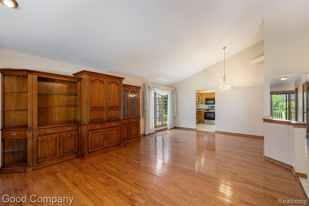 47284 Hunters Chase Drive, Macomb, MI 48042 — Photo 9