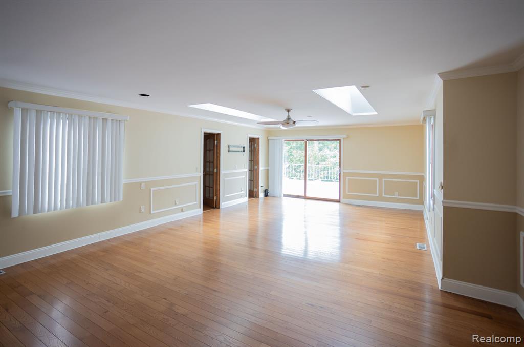 5881 NANEVA, West Bloomfield, MI — Photo 33