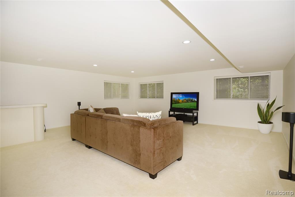 6536 Pleasant Lake Court, West Bloomfield, MI — Photo 29