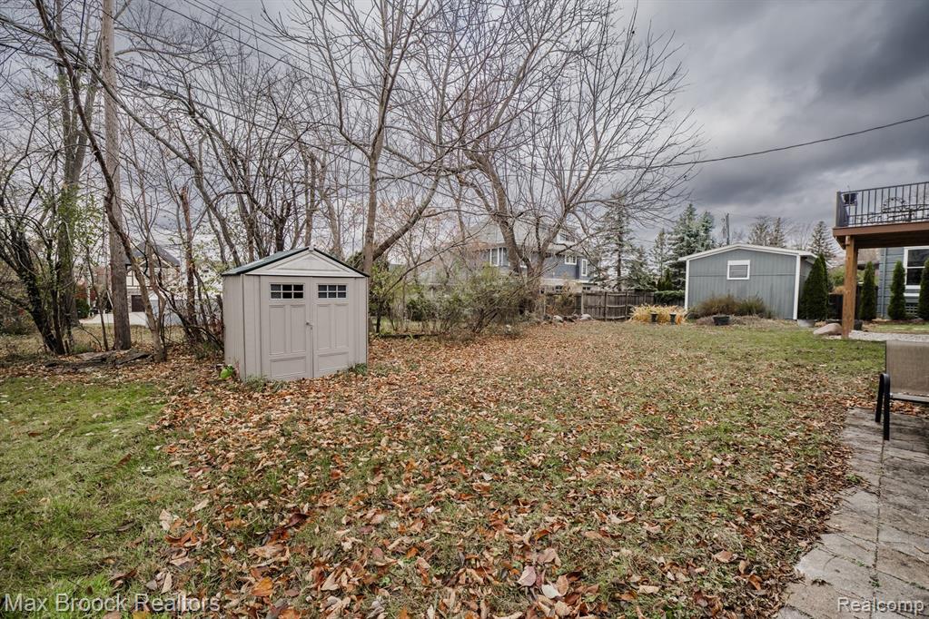 5528 SUNNYCREST Drive, West Bloomfield, MI 48323 — Photo 30