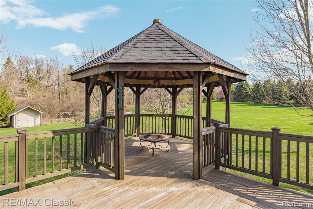 4930 Menominee Lane, Clarkston, MI 48348 — Photo 78