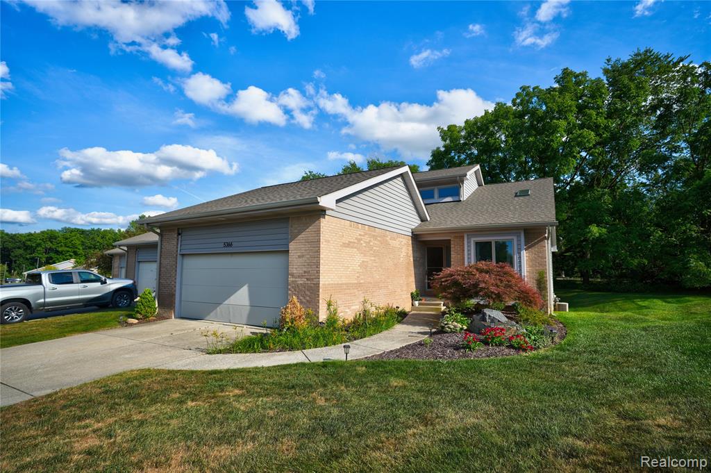 5366 Warwick Trail, Grand Blanc, MI 48439 — Photo 2