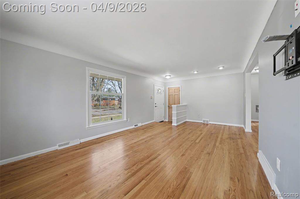 906 Englewood Avenue, Royal Oak, MI 48073 — Photo 3