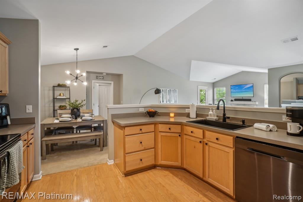 4090 HAMPTON RIDGE Boulevard, 56, Howell, MI 48843 — Photo 6