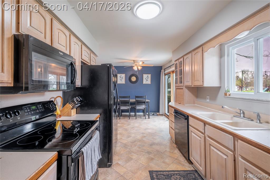 5395 Howe Road, Grand Blanc, MI 48439 — Photo 10