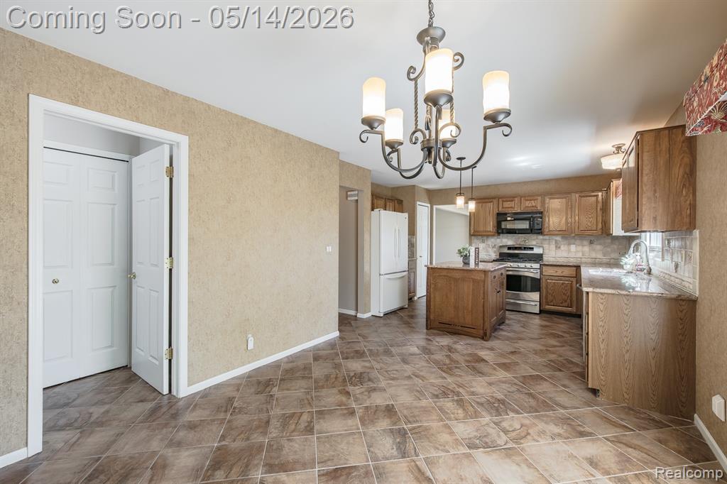 6357 Golf View Drive, Clarkston, MI — Photo 16