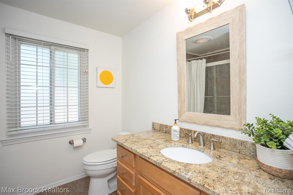 26015 ALLOR Avenue, Huntington Woods, MI — Photo 25