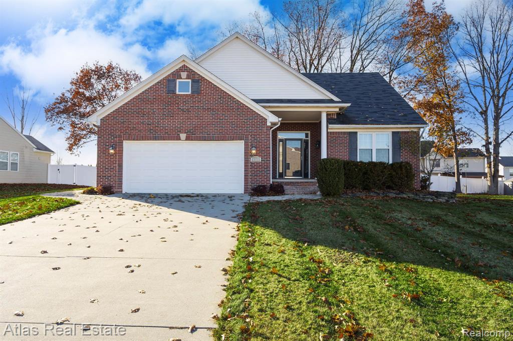 4400 Pebble Creek Boulevard, Burton, MI 48439 — front exterior
