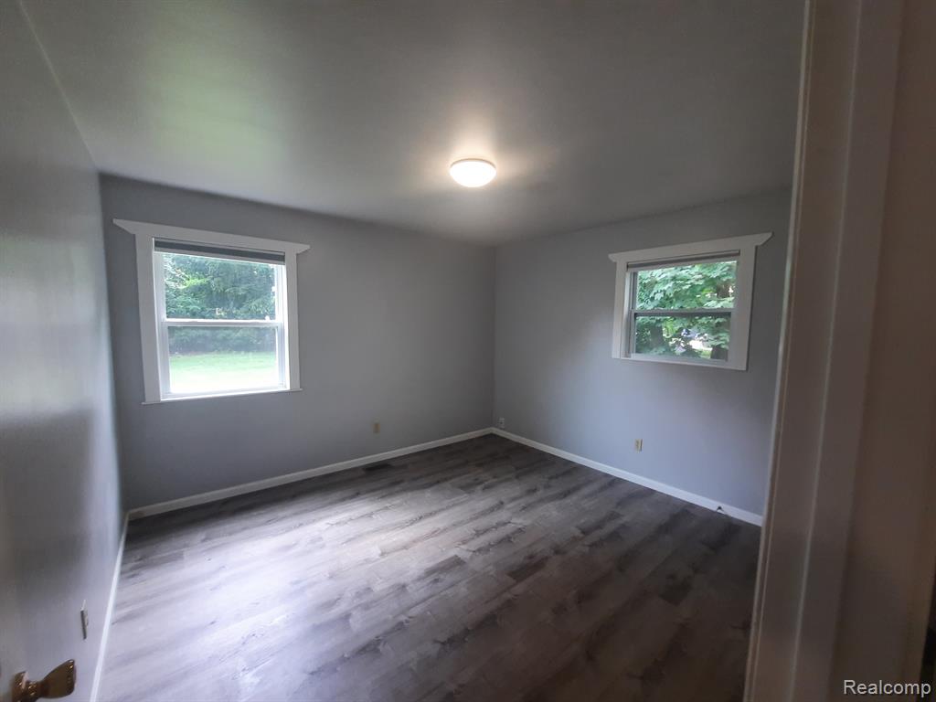 300 PARKSIDE Avenue, Holly, MI 48442 — Photo 13