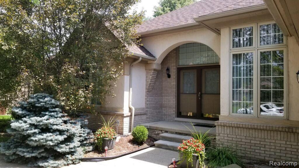 48280 ELMWOOD Drive, Shelby Twp, MI 48315 — Photo 2