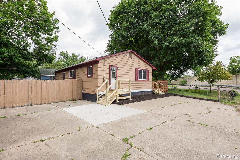 658 Kansas Avenue, Ypsilanti, MI 48198 — Photo 17