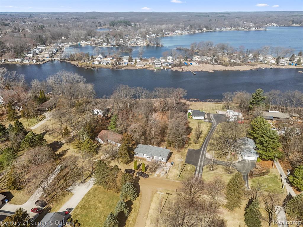 8878 RIVER VALLEY Road, Brighton, MI 48116 — Photo 28