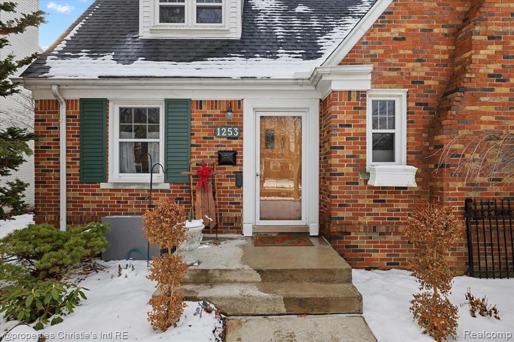 1253 Grayton Street, Grosse Pointe Park, MI 48230 — Photo 2