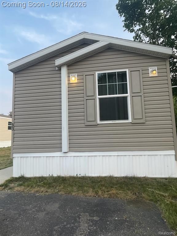 33 Hummingbird Drive, Lake Orion, MI