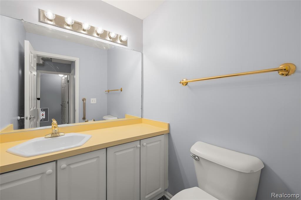 441 Parkview Drive Drive, Detroit, MI 48214 — Photo 13