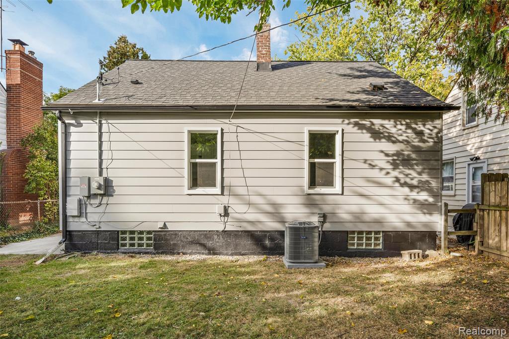 77 W Brickley Avenue, Hazel Park, MI 48030 — Photo 23