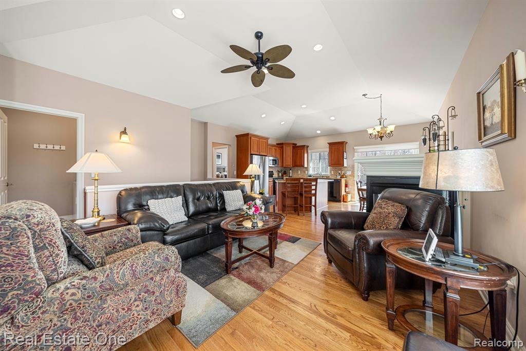 565 ANDOVER Court, Rochester Hills, MI 48306 — Photo 10