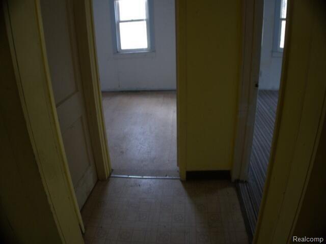 402 SEARLES Avenue, Benton Harbor, MI 49022 — Photo 14