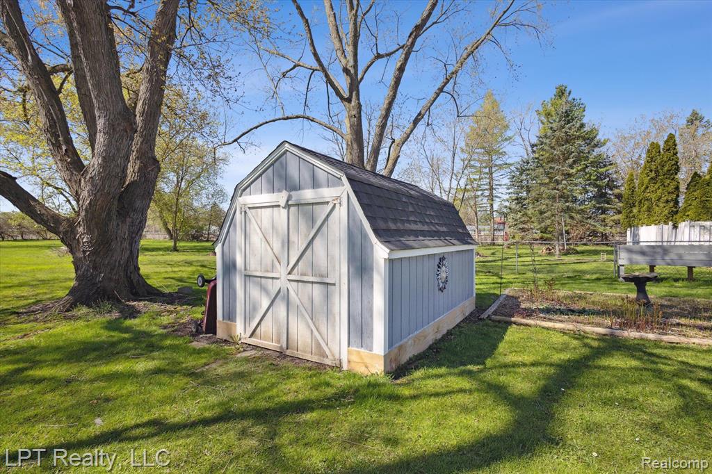 574 WILSON Avenue, Mount Morris, MI 48458 — Photo 28