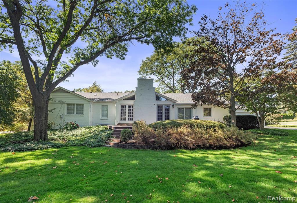 1348 Charrington Road, Bloomfield, MI 48301 — Photo 32