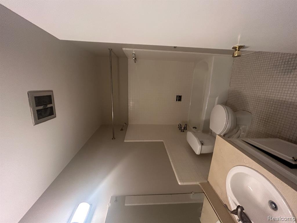 436 S FOX HILLS DR APT 5, Bloomfield Hills, MI 48304 — Photo 17