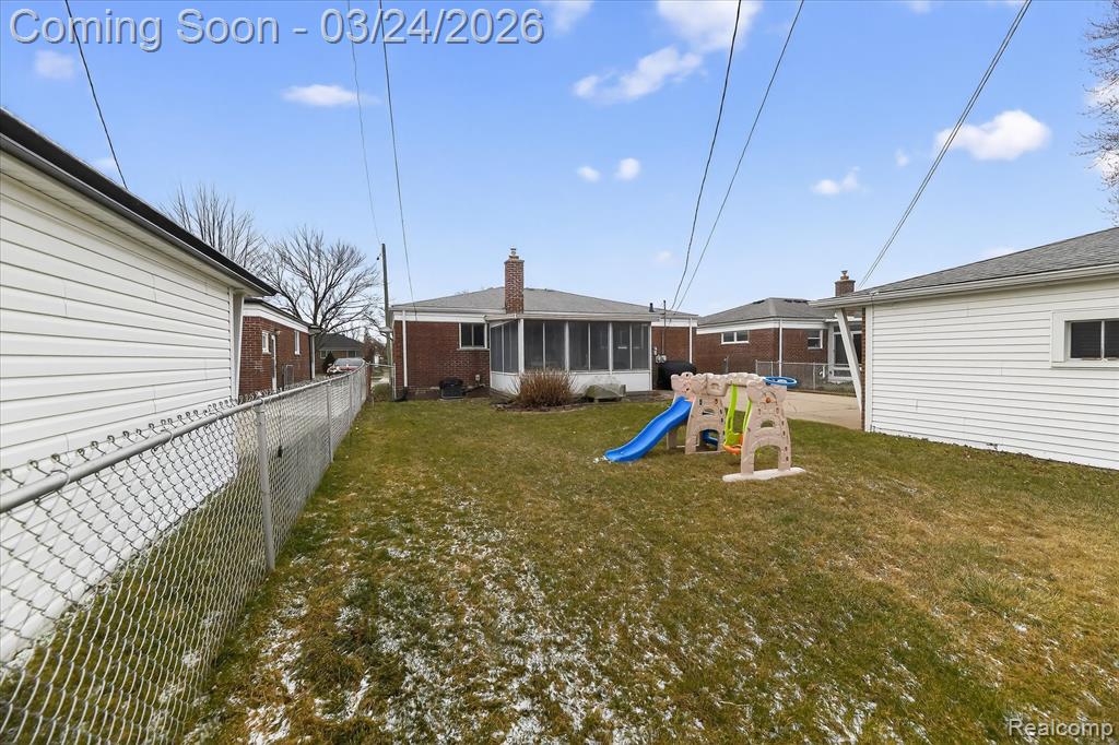 18053 Airport Road, Fraser, MI 48026 — Photo 24