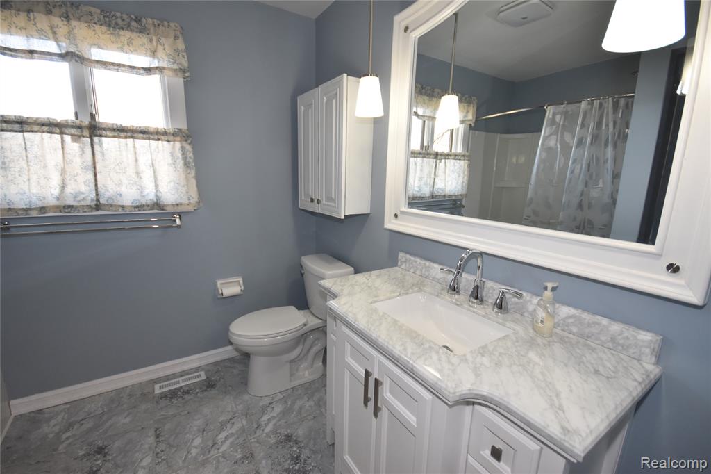 5106 Lakewood Drive, Grand Blanc, MI 48439 — Photo 19