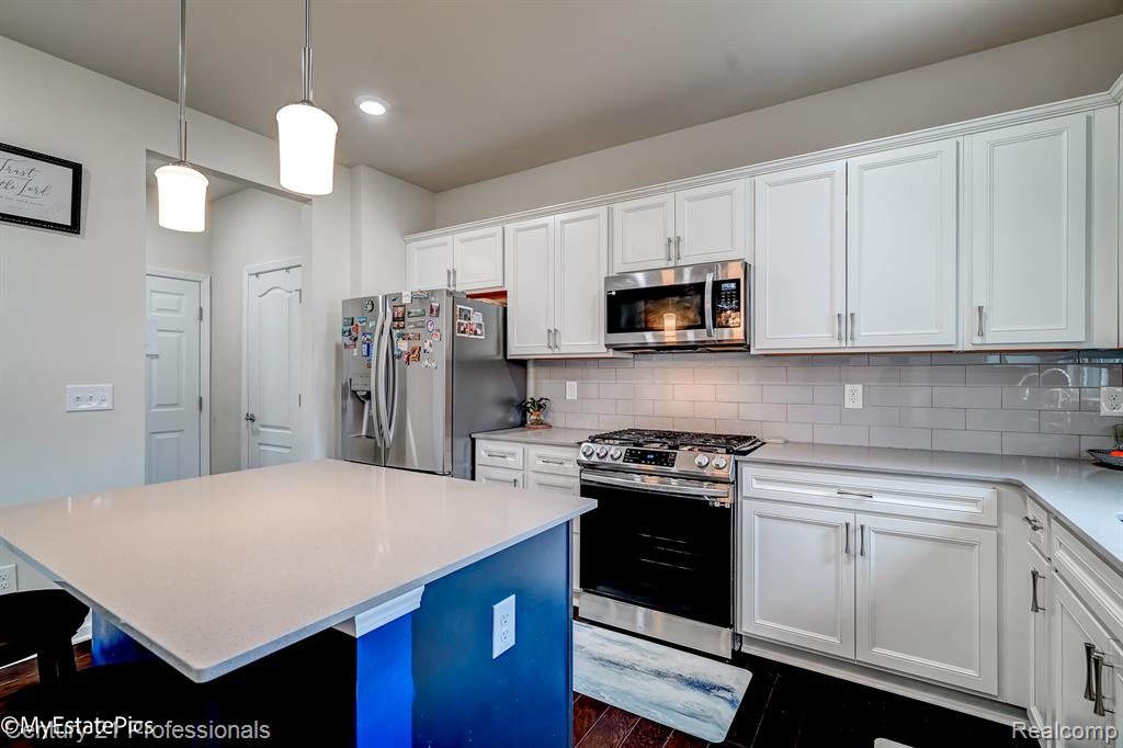 6044 FIELDSTONE Circle, South Lyon, MI 48178 — Photo 19