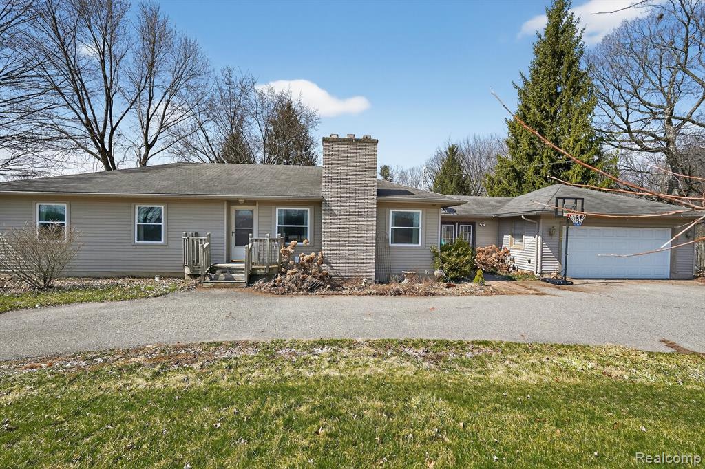 1325 N Linden Road, Flint, MI 48532 — front exterior