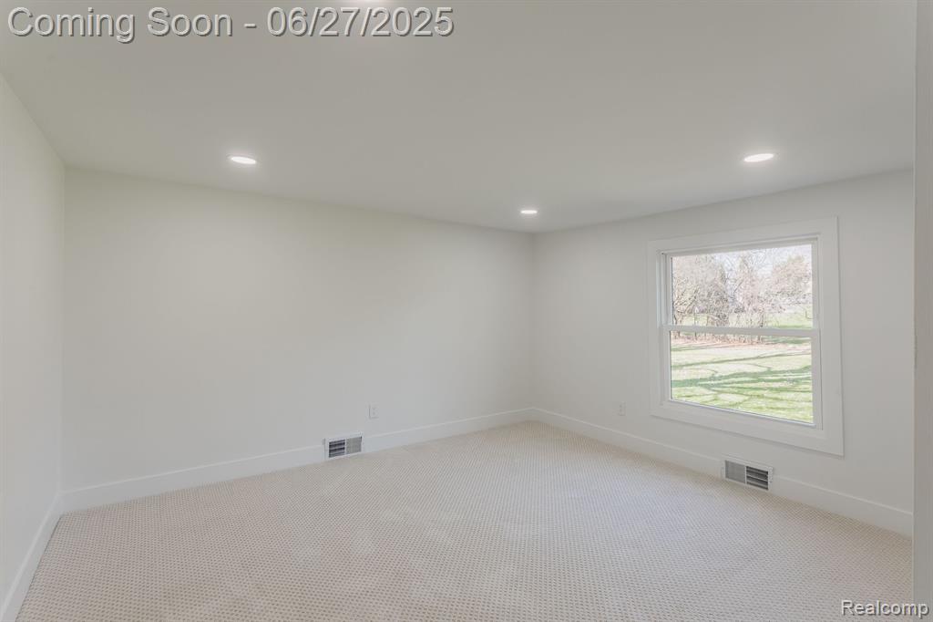 4054 ANTIQUE Lane, Bloomfield Hills, MI 48302 — Photo 17