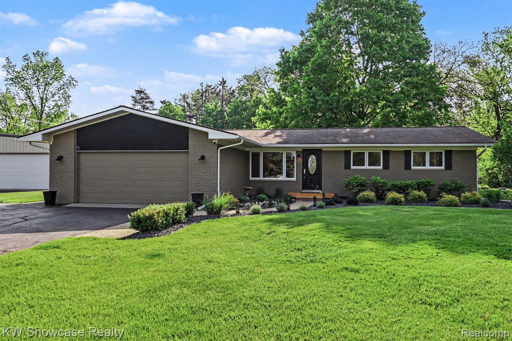 2572 Ridge Road, White Lake, MI 48383 — Photo 3