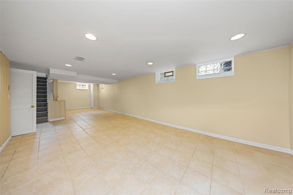 26021 Berkley Avenue, Huntington Woods, MI — Photo 26