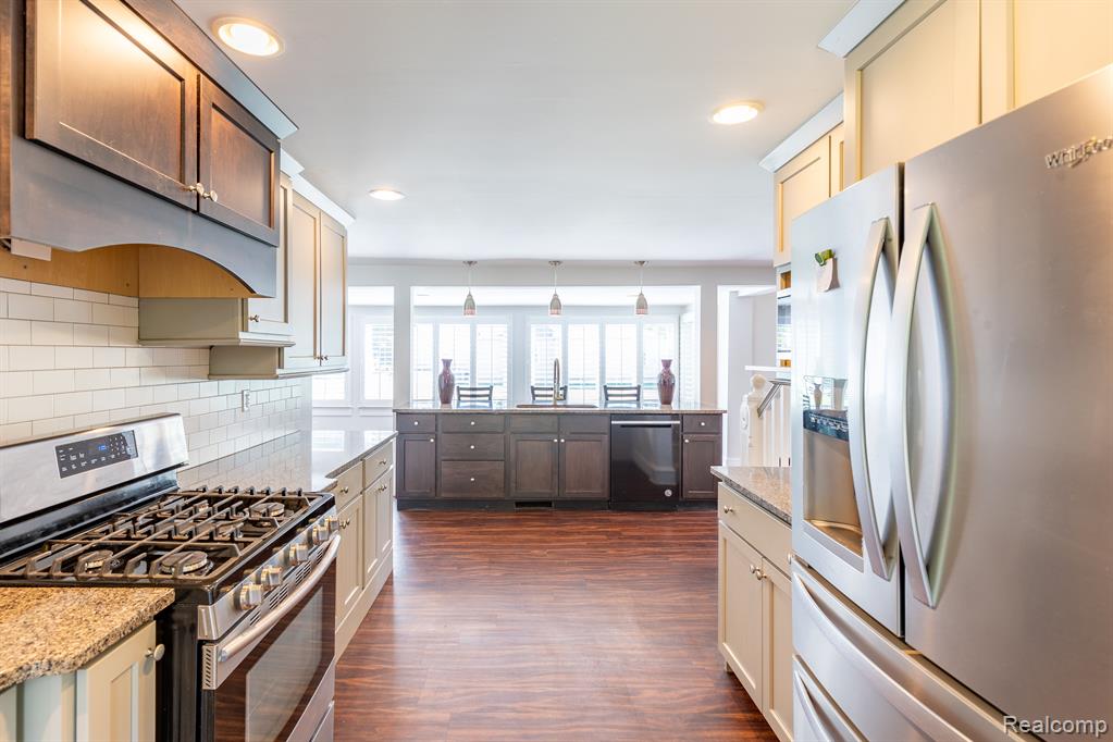 7950 ISLAND Boulevard, Grosse Ile, MI 48138 — Photo 5