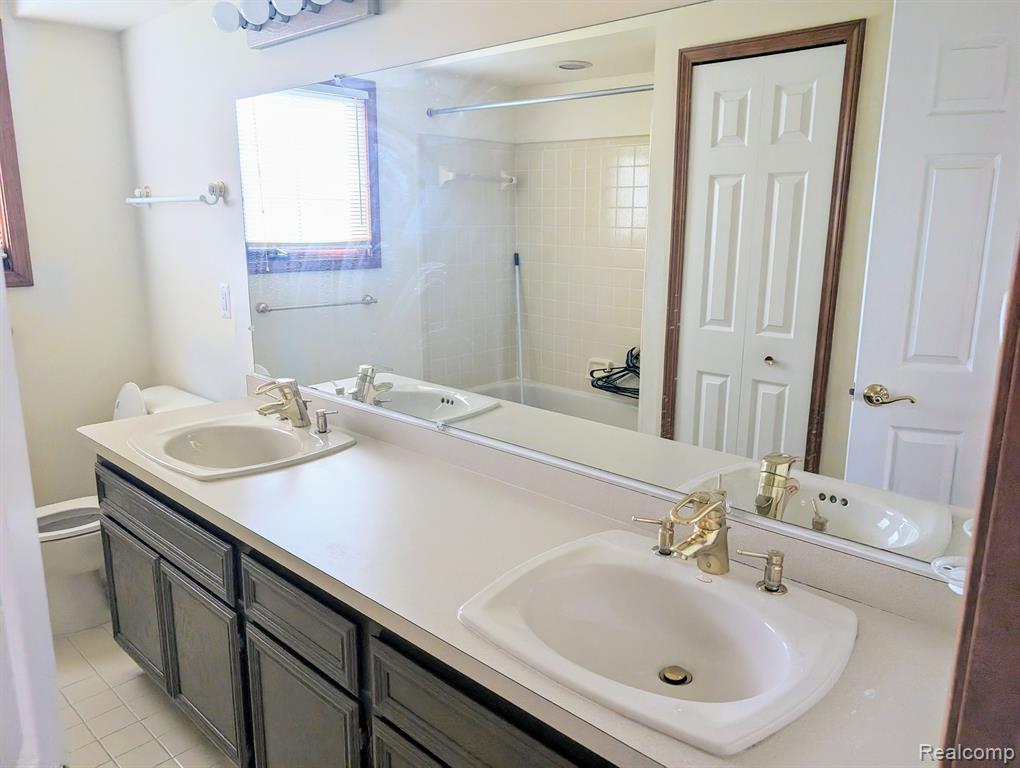 421 Buttercup Drive, Rochester Hills, MI 48307 — Photo 13