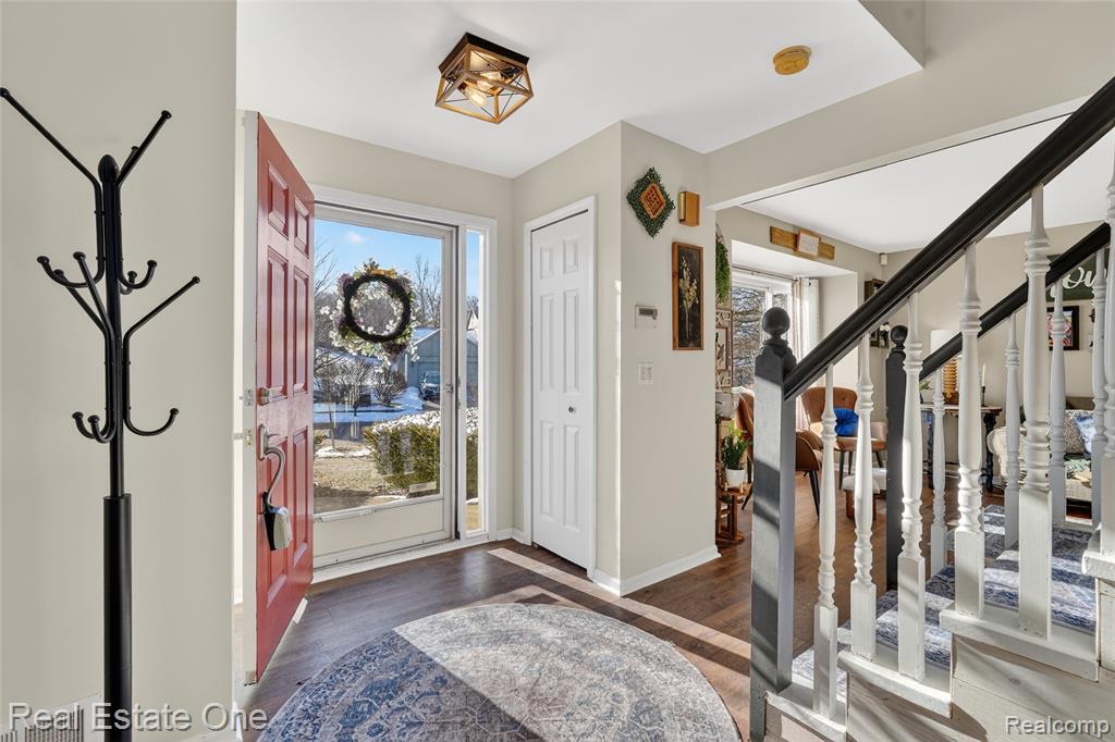 564 Dorchester Way, Milford, MI 48381 — Photo 4