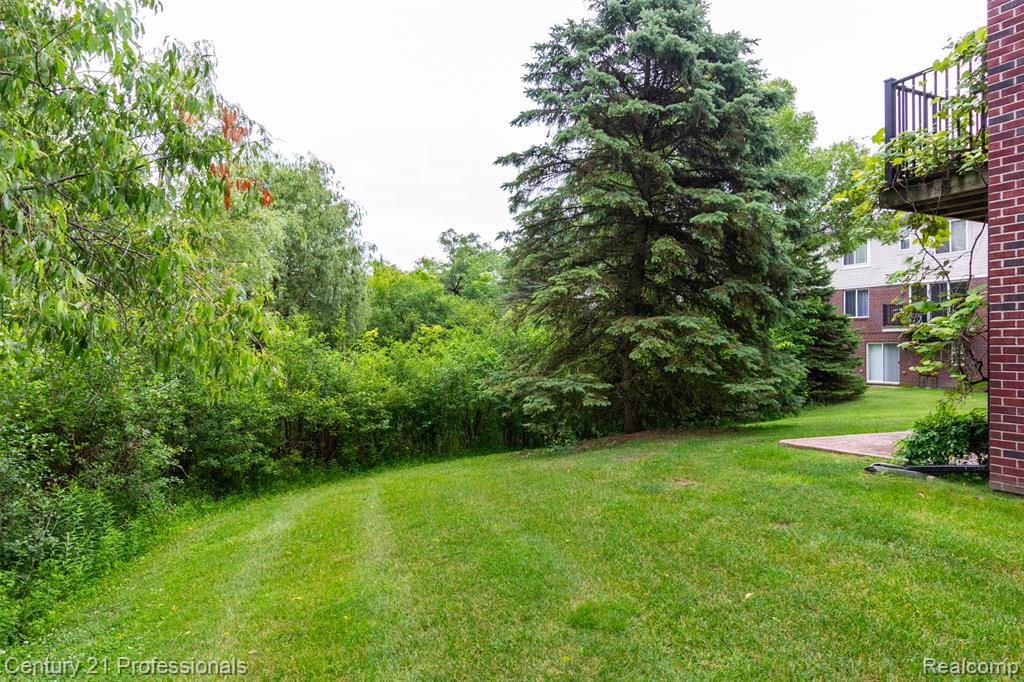 757 Sandalwood Drive, Troy, MI 48085 — Photo 32