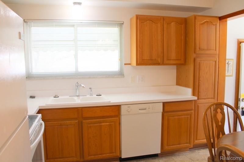 9396 Allen Road, Allen Park, MI 48101 — Photo 16