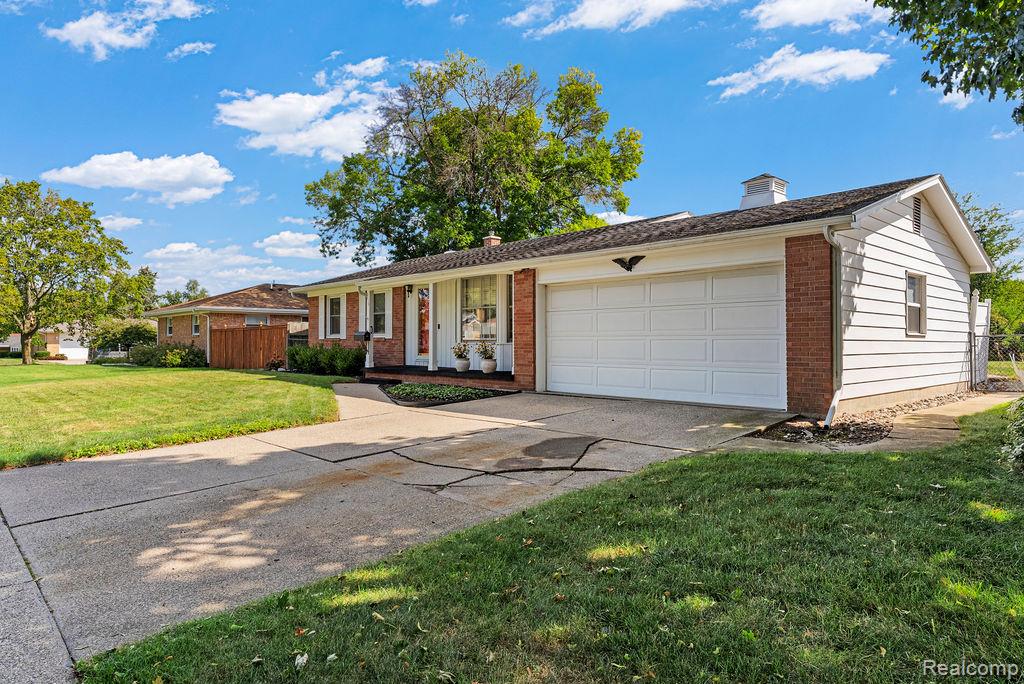1610 Ravenswood Drive, Lansing, MI 48917 — Photo 4